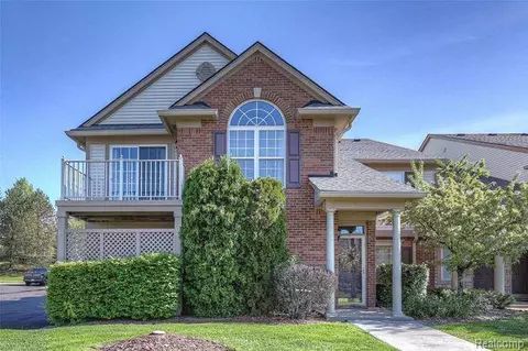 3566 Oakmonte Blvd, Oakland, MI 48306