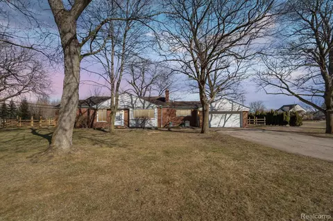 20905 Gudith Rd, Brownstown, MI 48183