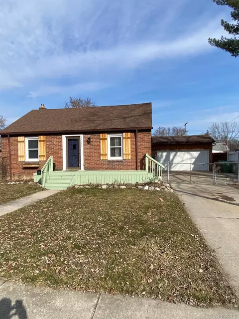 32342 Bridge St, Garden City, MI 48135