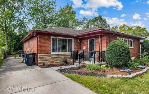 21611 Cloverlawn St, Oak Park, MI 48237