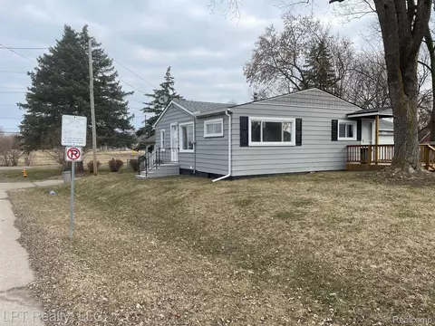 1437 E Parkwood Ave, Burton, MI 48529