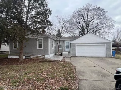 6200 Nightingale St, Dearborn Heights, MI 48127