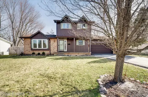12065 Riverbend Dr, Grand Blanc, MI 48439