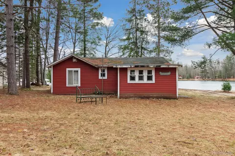 6632 Squaw Lake Rd NE, Blue Lake, MI 49646