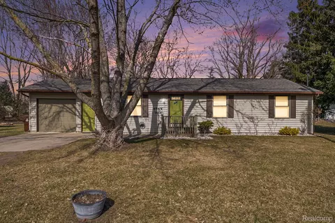 800 Bentley St, Chesaning, MI 48616