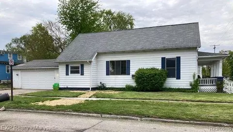 527 13th St, Port Huron, MI 48060