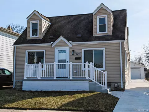 17736 Oakdale St, Roseville, MI 48066