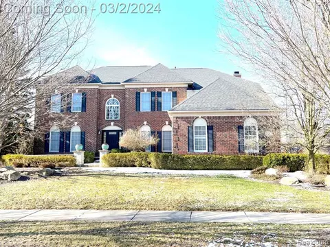 26471 Glenwood Dr, Novi, MI 48374