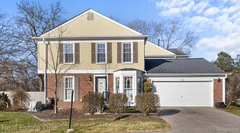 1243 Candlestick Ln, Rochester Hills, MI 48306