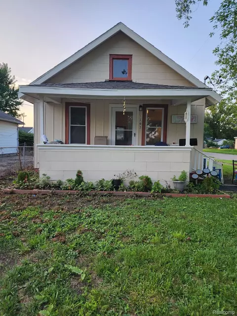 1202 Vermilya Ave, Flint, MI 48507