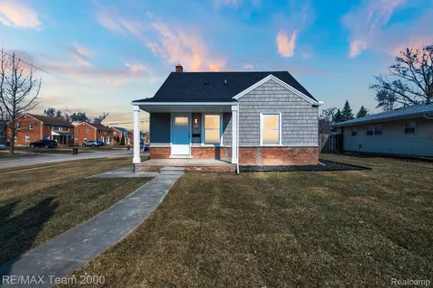 445 Parkview Dr, Plymouth, MI 48170