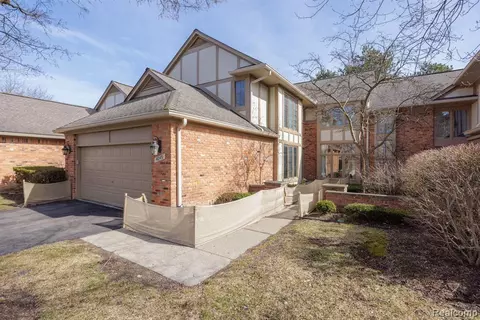4049 Willoway Place Dr, Bloomfield Hills, MI 48302