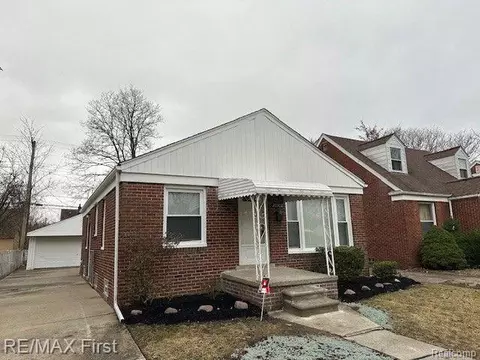 20308 Roscommon St, Harper Woods, MI 48225