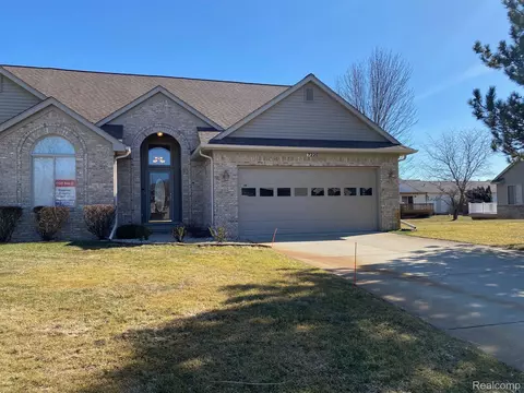 7220 Hawthorne Cir, Goodrich, MI 48438