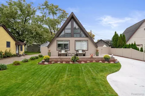 50736 Miner St, New Baltimore, MI 48047