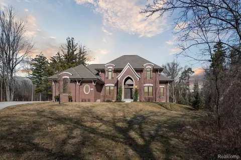 25162 Farmbrook Rd, Southfield, MI 48034