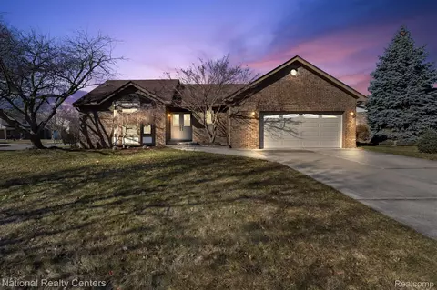 16631 Blue Skies Dr, Livonia, MI 48154