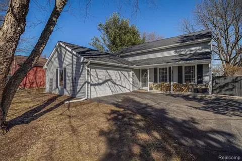 6455 Hollyhock Trl, Green Oak, MI 48116