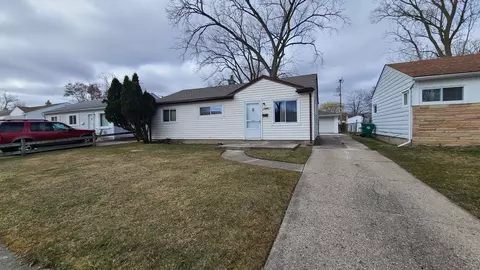 6365 Helen St, Garden City, MI 48135