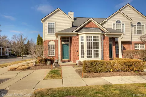 34101 Emma Cir, Commerce, MI 48390