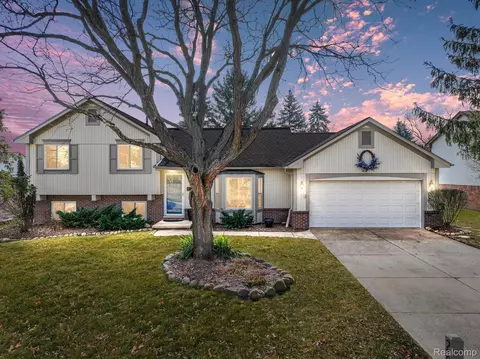 2063 Warrington Rd, Rochester Hills, MI 48307