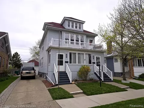 1055 Wayburn, Grosse Pointe, MI 48230