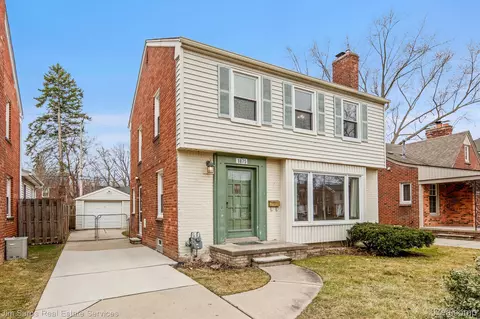 1875 Norwood Dr, Grosse Pointe Woods, MI 48236