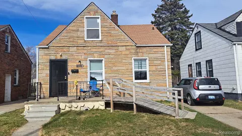 6743 Covert St, Hamtramck, MI 48212
