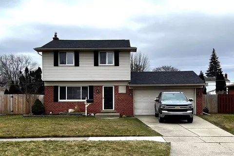 12954 Kinlock Dr, Sterling Heights, MI 48312