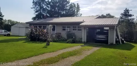 7693 Sparling Rd, Wales, MI 48027