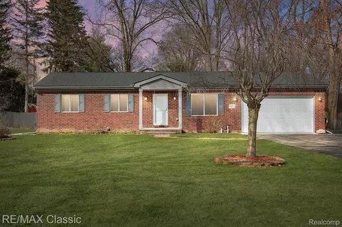 28214 W 10 Mile Rd, Farmington Hills, MI 48336