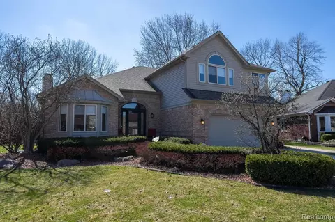 20152 Woodbridge Dr, Macomb, MI 48044