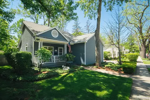 33701 Shiawassee St, Farmington, MI 48335