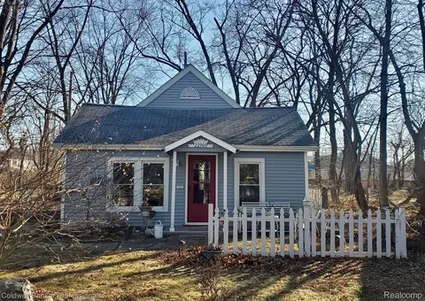 22900 Lake Way, Farmington, MI 48336