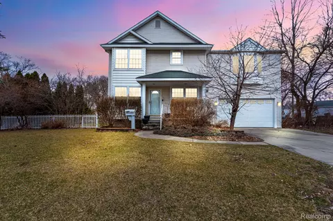 305 E Lincoln Ave, Madison Heights, MI 48071