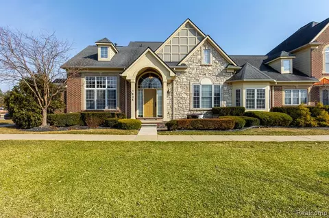 1635 W Lakeview Ln, Canton, MI 48187