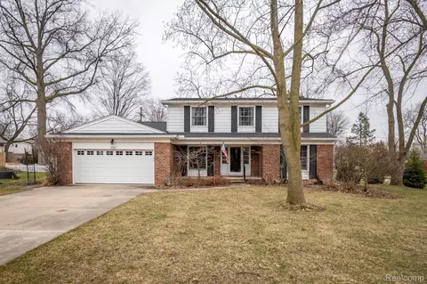 23522 Wesley Dr, Farmington, MI 48335