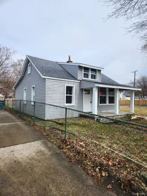 1033 E George Ave, Hazel Park, MI 48030
