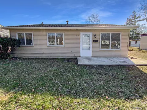 1716 Knowles St, Ypsilanti, MI 48198
