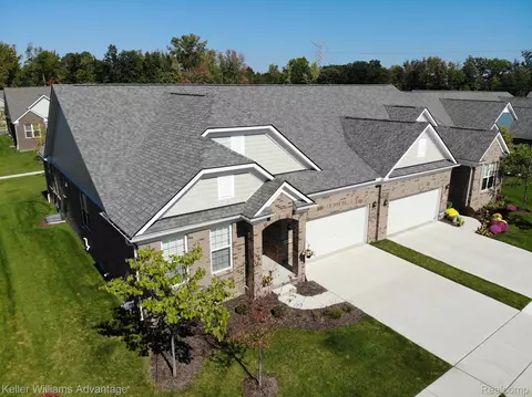48654 Rockview Rd, Novi, MI 48374