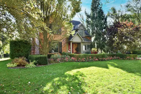 1582 Buckingham Ave, Birmingham, MI 48009