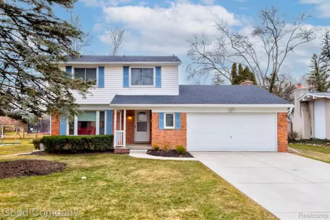 19741 Hickory Leaf St, Southfield, MI 48076