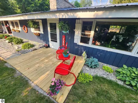 12989 S Sunset Dr, Elmwood, MI 49684