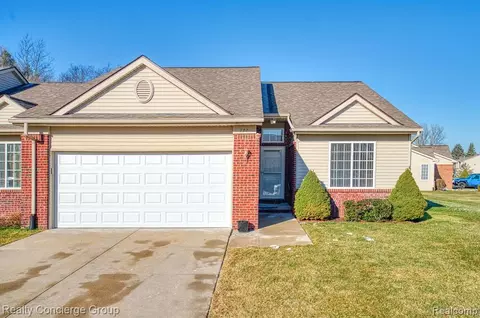 270 Wood Pt #13, Howell, MI 48843