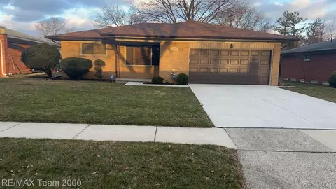 14050 Lyons St, Livonia, MI 48154