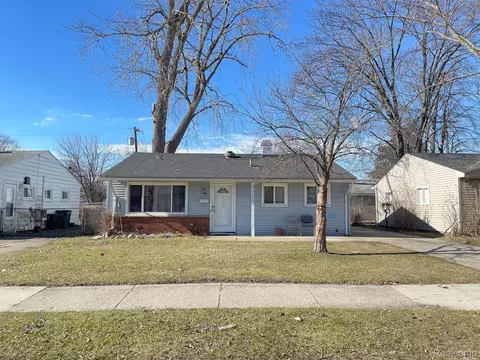 22041 Blackstone St, Oak Park, MI 48237