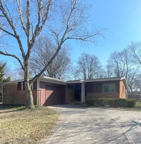 991 Brooklawn Dr, Troy, MI 48084