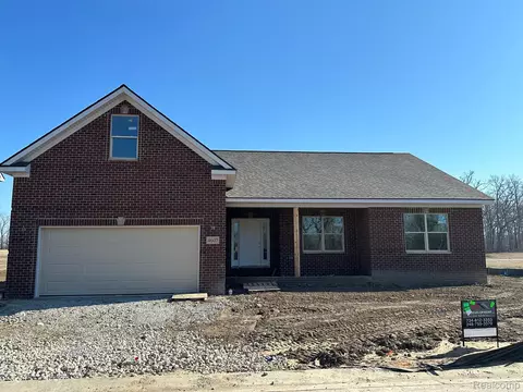 4607 Dolores Dr, Trenton, MI 48183