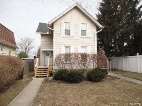 434 Elm St, Trenton, MI 48183