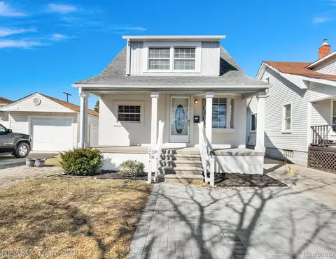 2054 Ferris Ave, Lincoln Park, MI 48146